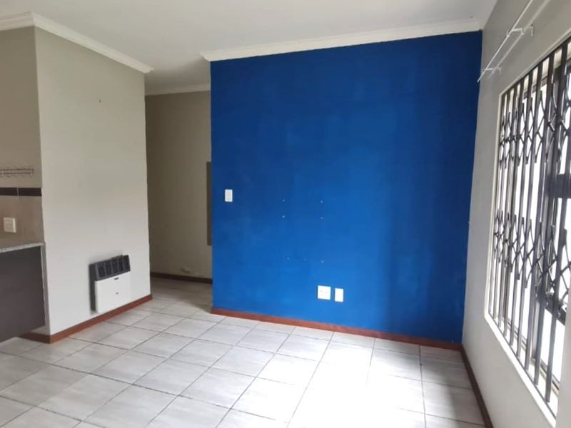 Charming 2-Bedroom Home in Terra Nova – Perfect for First-Time Buyers! - Photo 3