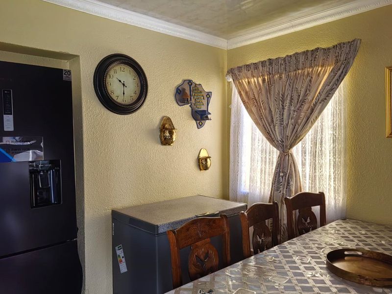 Investment Opportunity – 3-Bedroom Home in Thistle Grove, Kinross! - Photo 3