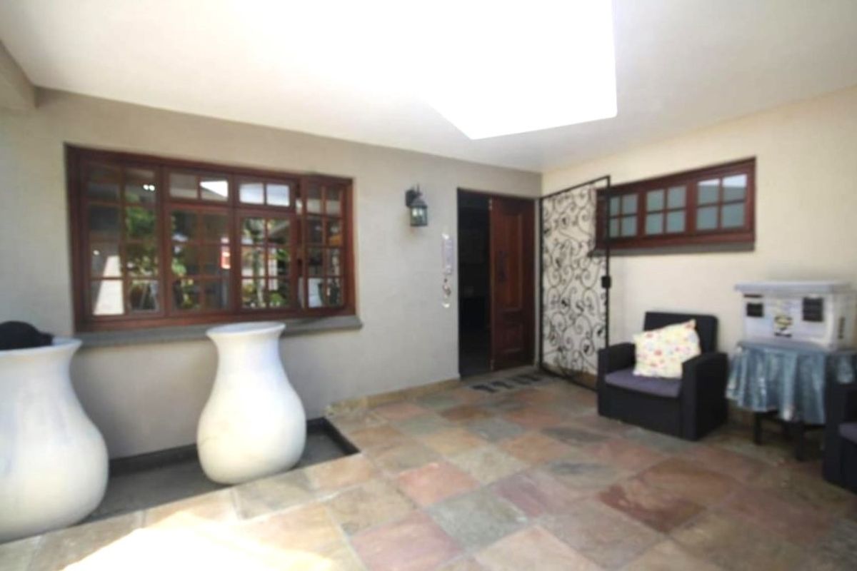 Beautiful & Spacious 4-Bedroom Home Near Highveld Medi-Clinic – Trichardt - Photo 2
