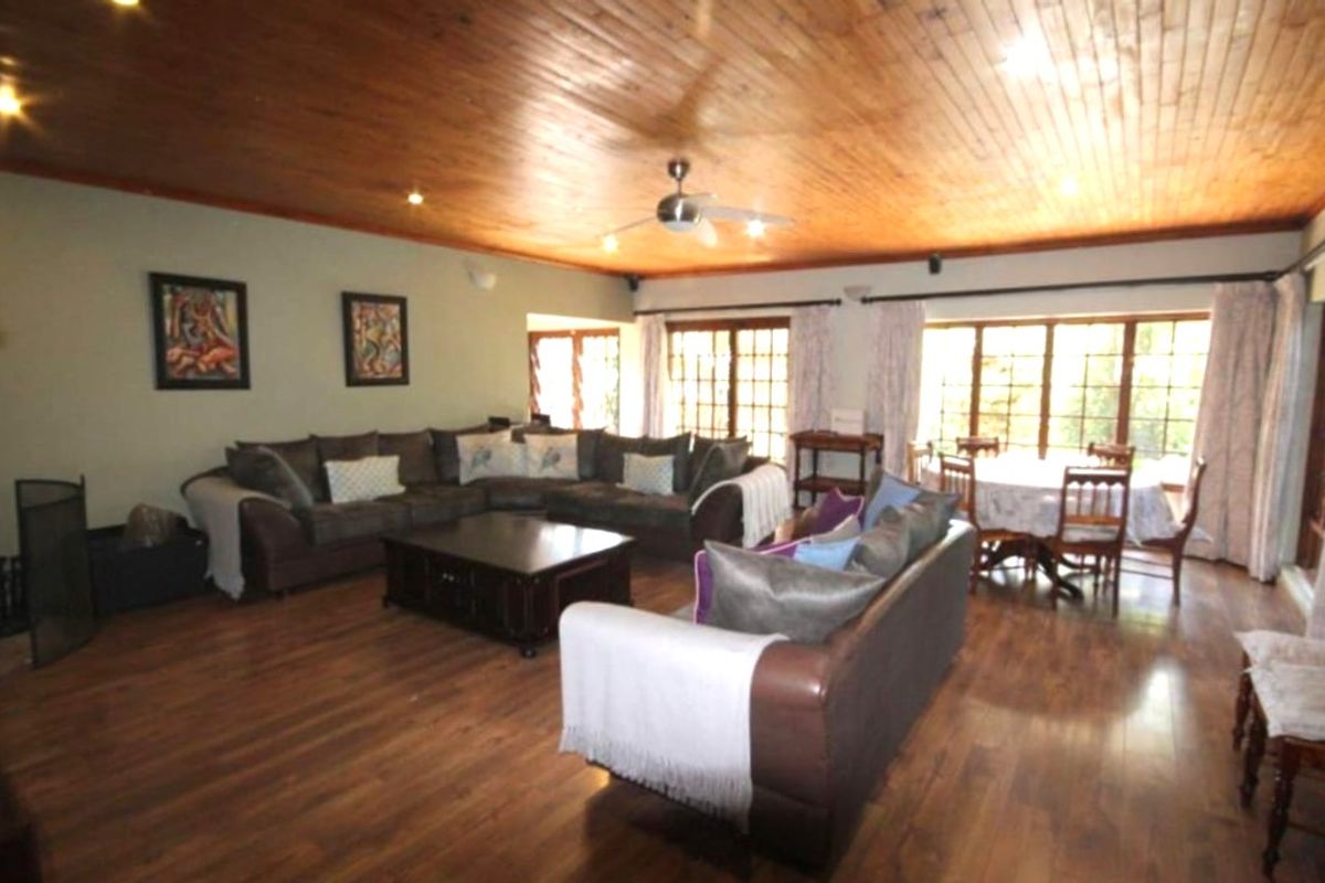 Beautiful & Spacious 4-Bedroom Home Near Highveld Medi-Clinic – Trichardt - Photo 3