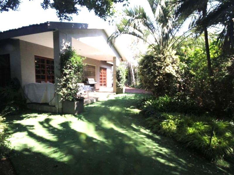 Beautiful & Spacious 4-Bedroom Home Near Highveld Medi-Clinic – Trichardt - Photo 1