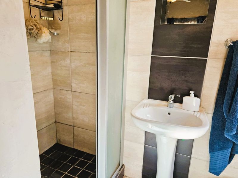 Modern Lock-Up-and-Go Townhouse in Terra Nova - Photo 10