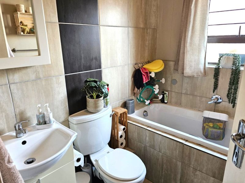 Modern Lock-Up-and-Go Townhouse in Terra Nova - Photo 9