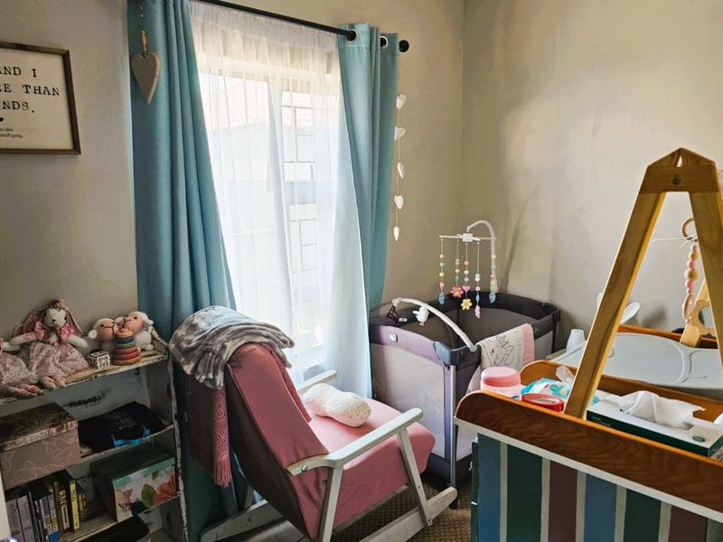 Modern Lock-Up-and-Go Townhouse in Terra Nova - Photo 7