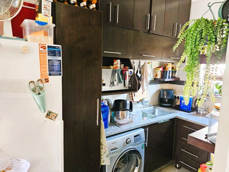 Modern Lock-Up-and-Go Townhouse in Terra Nova - Photo 4