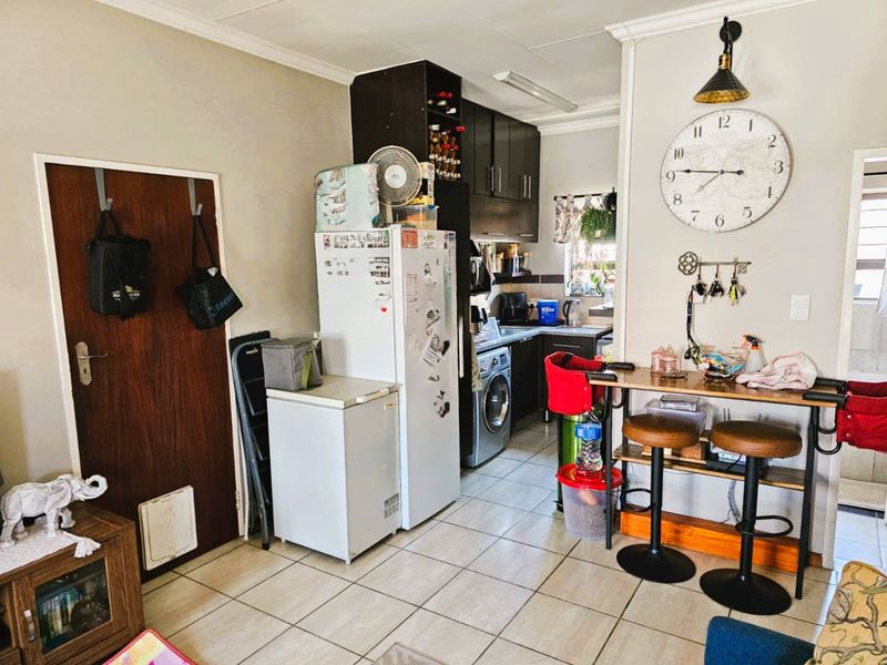 Modern Lock-Up-and-Go Townhouse in Terra Nova - Photo 3