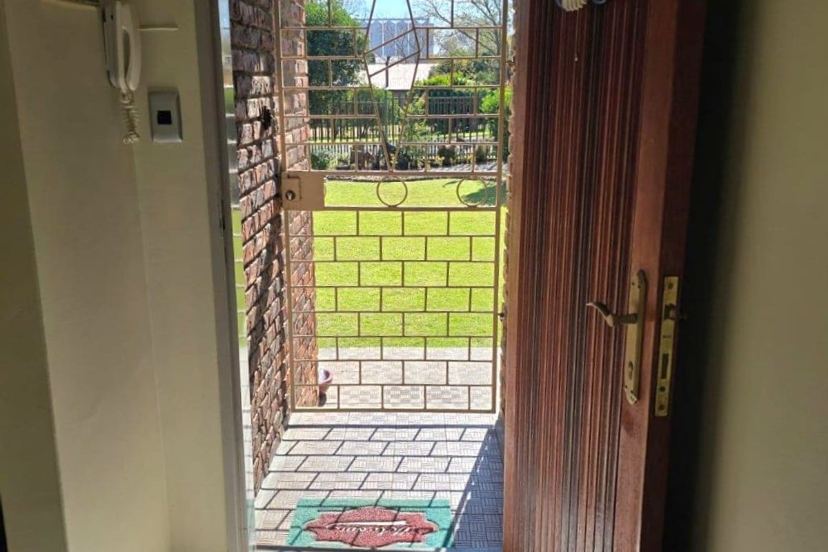 Spacious 5-Bedroom Family Home for Sale in Bethal - Photo 5