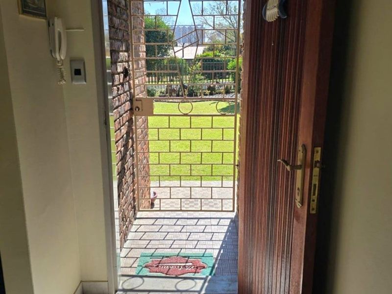 Spacious 5-Bedroom Family Home for Sale in Bethal - Photo 5