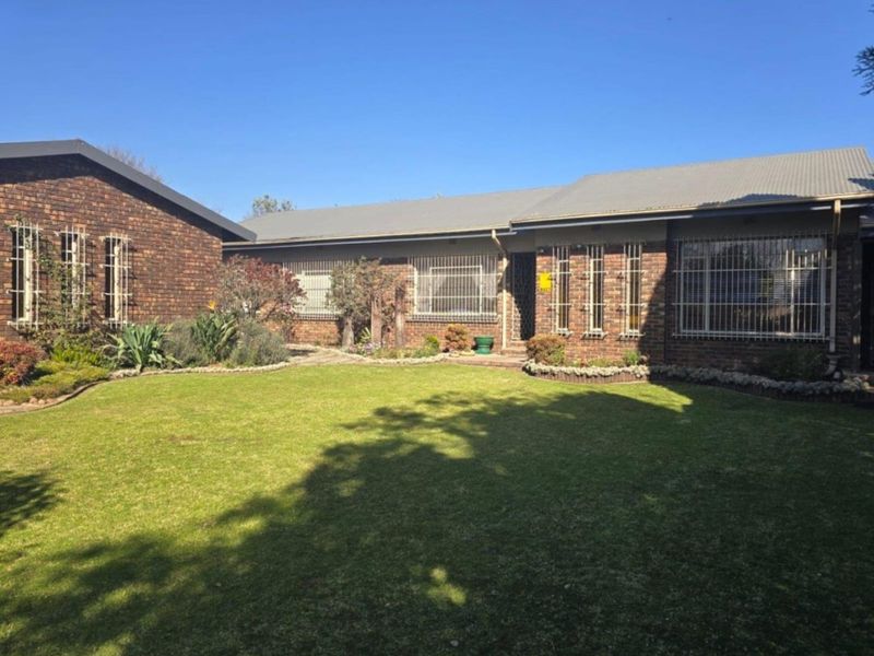 Spacious 5-Bedroom Family Home for Sale in Bethal - Photo 2