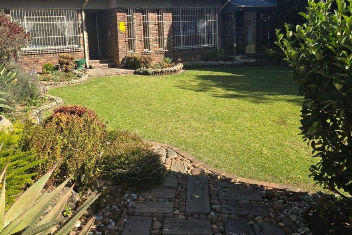 Spacious 5-Bedroom Family Home for Sale in Bethal - Photo 3