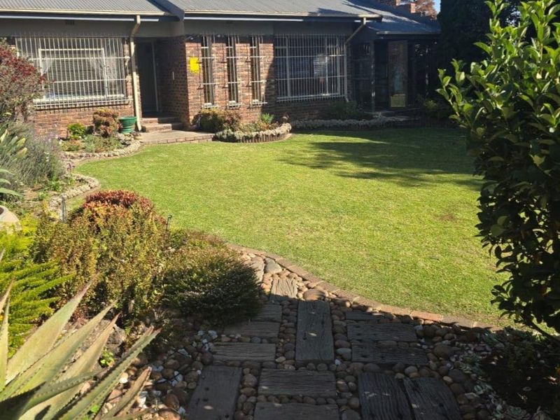 Spacious 5-Bedroom Family Home for Sale in Bethal - Photo 3