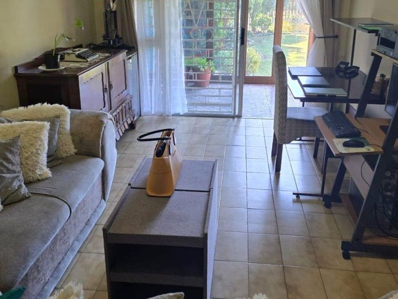 Spacious 5-Bedroom Family Home for Sale in Bethal - Photo 9