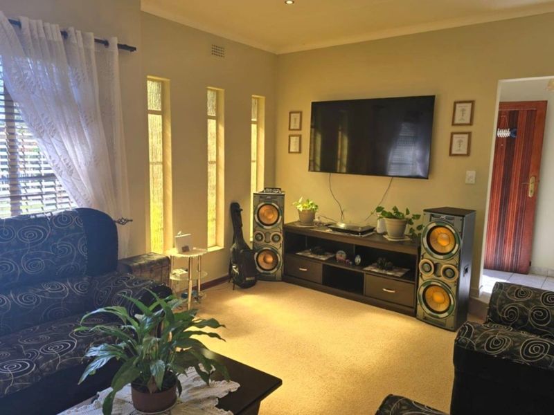 Spacious 5-Bedroom Family Home for Sale in Bethal - Photo 7