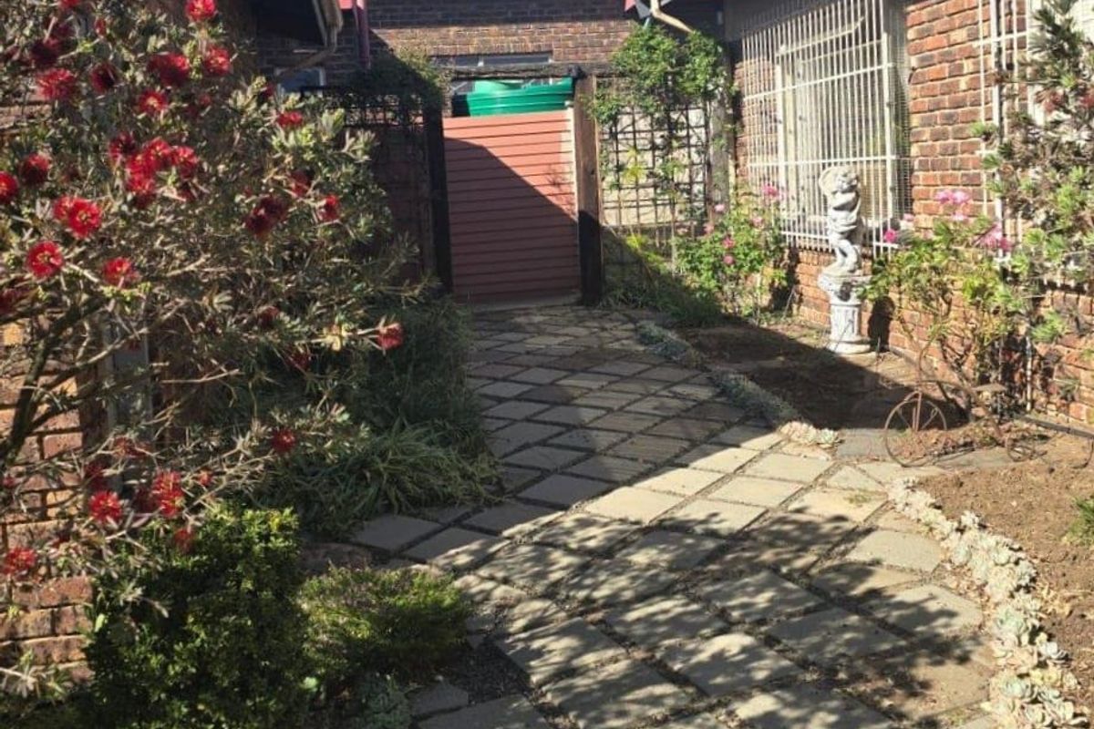 Spacious 5-Bedroom Family Home for Sale in Bethal - Photo 4