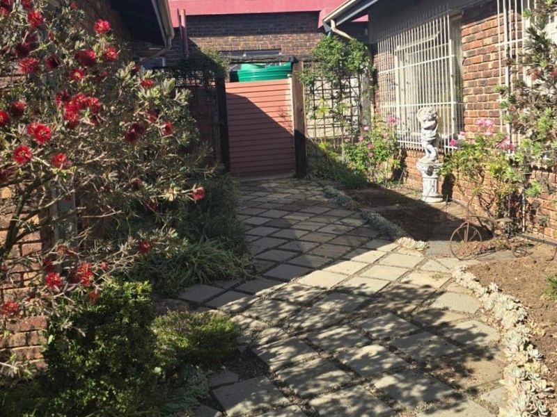 Spacious 5-Bedroom Family Home for Sale in Bethal - Photo 4