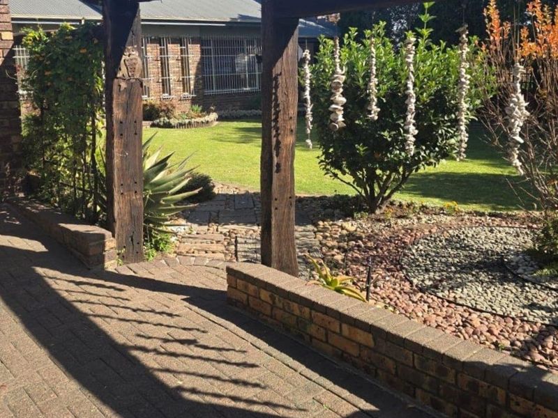 Spacious 5-Bedroom Family Home for Sale in Bethal - Photo 1