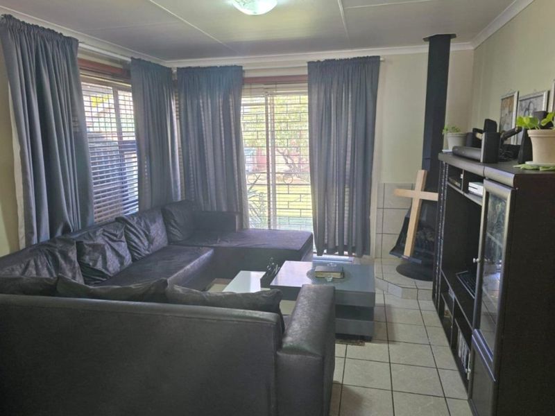 Spacious 5-Bedroom Family Home for Sale in Bethal - Photo 6