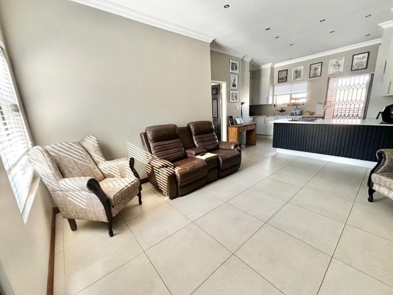 Stunning Dream Home in Hibiscus Place, Terra Nova! - Photo 4