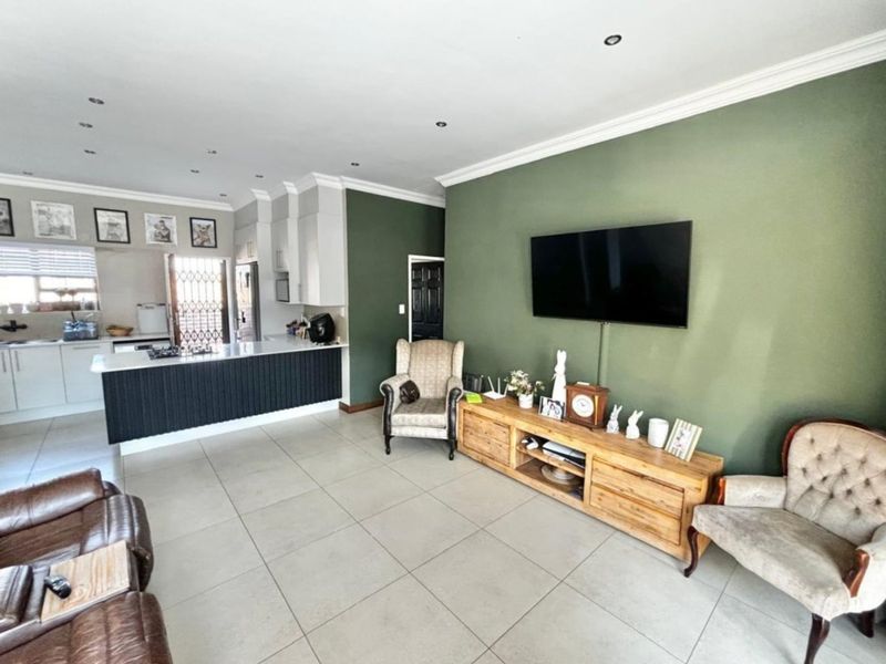 Stunning Dream Home in Hibiscus Place, Terra Nova! - Photo 5