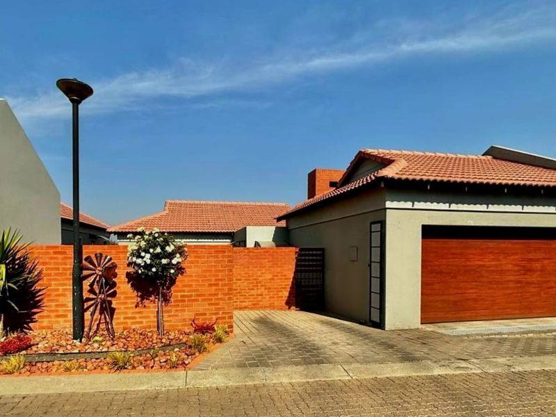 Stunning Dream Home in Hibiscus Place, Terra Nova! - Photo 1