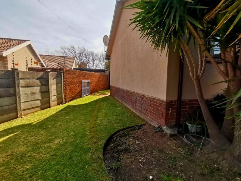 Luxurious 4-Bedroom Family Home – Space, Comfort & Entertainment! - Photo 4