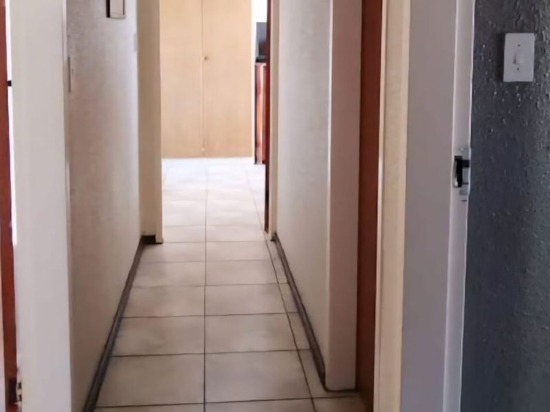 Luxurious 4-Bedroom Family Home – Space, Comfort & Entertainment! - Photo 10