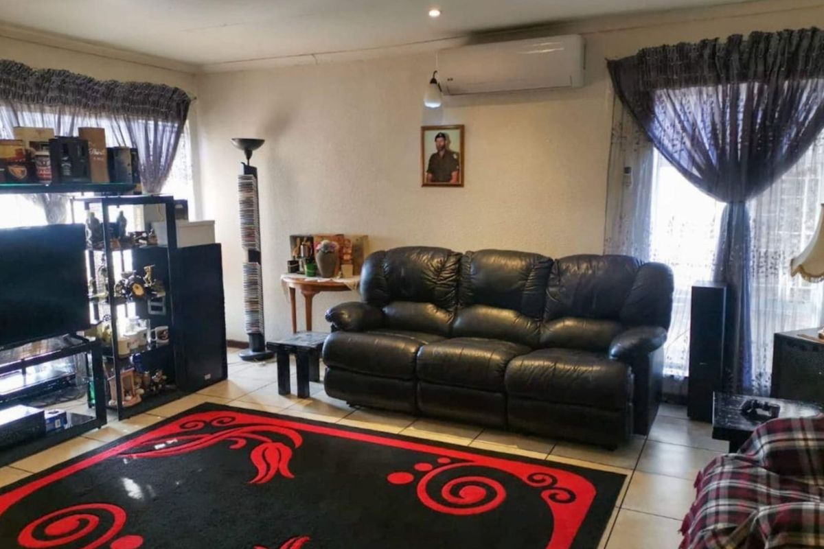 Luxurious 4-Bedroom Family Home – Space, Comfort & Entertainment! - Photo 5