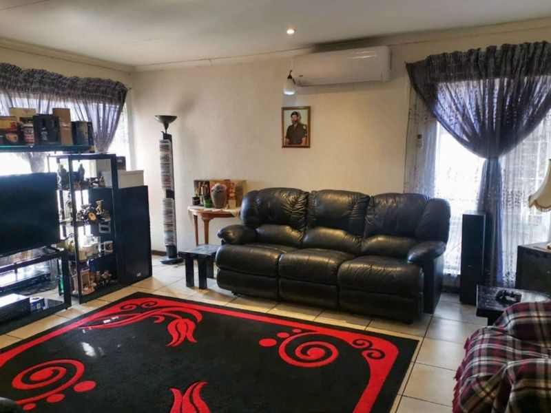 Luxurious 4-Bedroom Family Home – Space, Comfort & Entertainment! - Photo 5