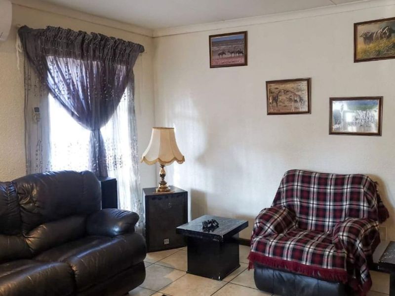 Luxurious 4-Bedroom Family Home – Space, Comfort & Entertainment! - Photo 6