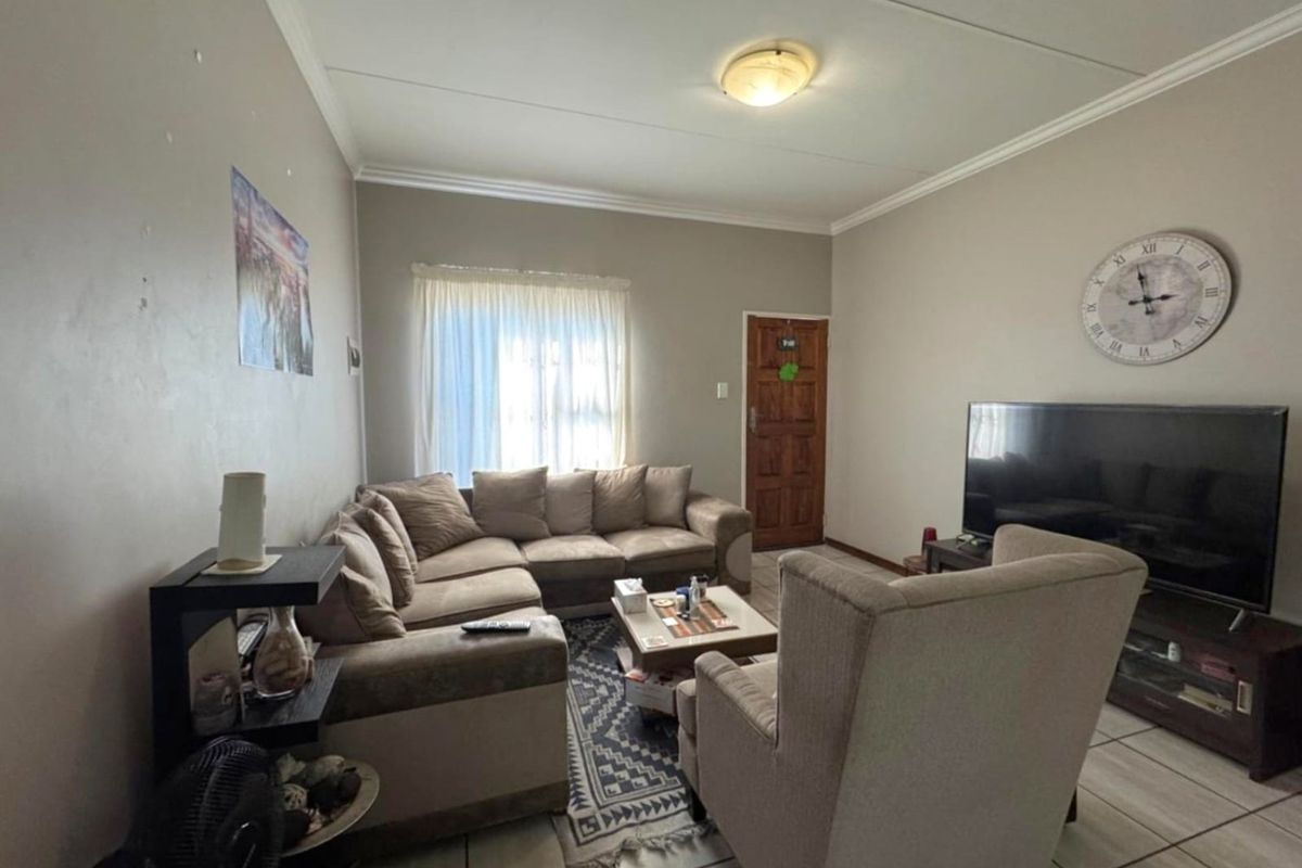 Modern 2-Bedroom Home for Sale in Trichardt - Photo 2