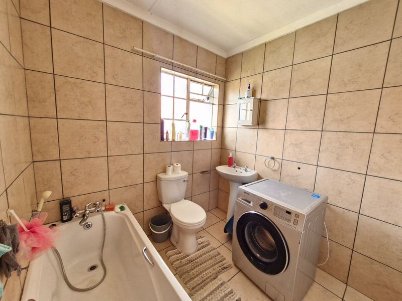 2 Bedroom Apartment for Sale – Golden Oaks Estate | R600,000 - Photo 9