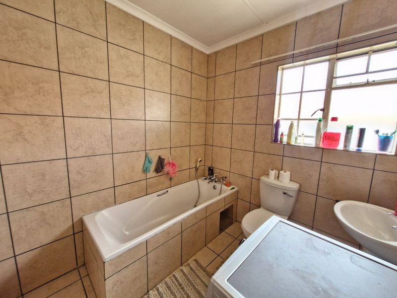 2 Bedroom Apartment for Sale – Golden Oaks Estate | R600,000 - Photo 8