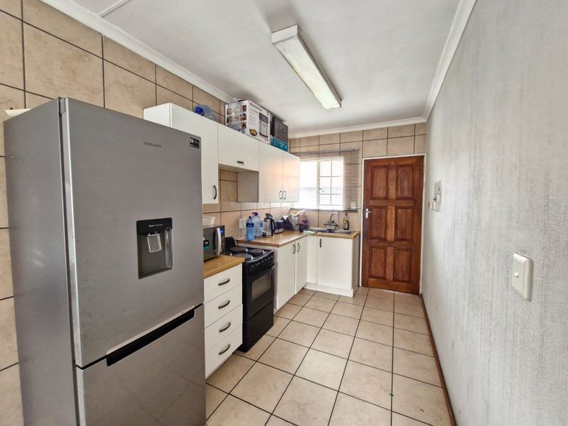 2 Bedroom Apartment for Sale – Golden Oaks Estate | R600,000 - Photo 5
