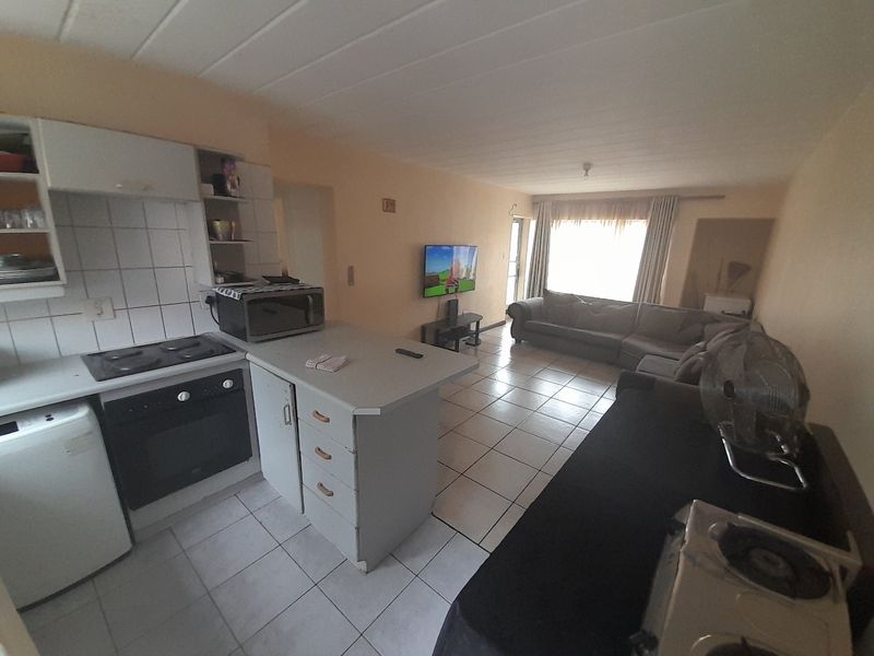 2 bed Ground floor up for grabs! - Photo 8