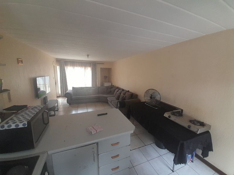 2 bed Ground floor up for grabs! - Photo 7