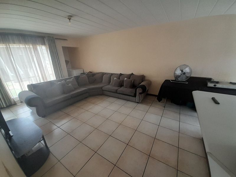 2 bed Ground floor up for grabs! - Photo 6