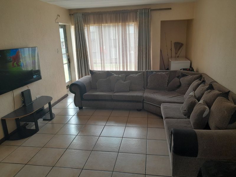 2 bed Ground floor up for grabs! - Photo 2