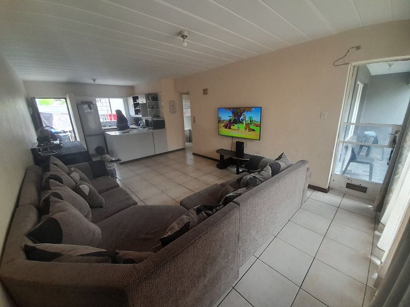2 bed Ground floor up for grabs! - Photo 1
