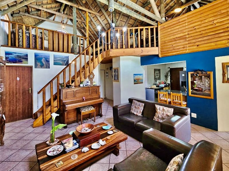 CHARMING FACEBRICK THATCH HOME IN HEATHER PARK - COMFORTABLE LIVING LVING WITH OFF-THE-GRID APPEAL - Photo 6