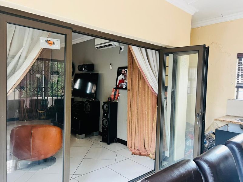 3 Bed House in Greenstone Hill for Sale - Photo 10