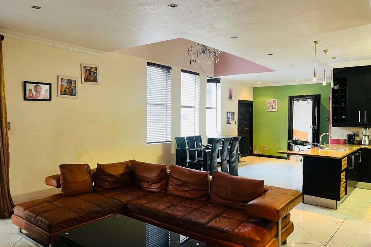 3 Bed House in Greenstone Hill for Sale - Photo 5