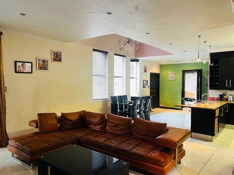 3 Bed House in Greenstone Hill for Sale - Photo 5