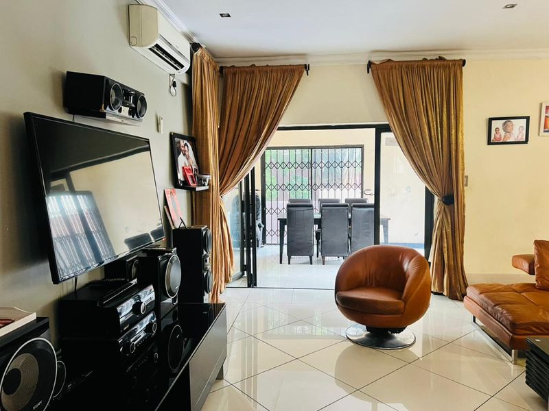 3 Bed House in Greenstone Hill for Sale - Photo 6