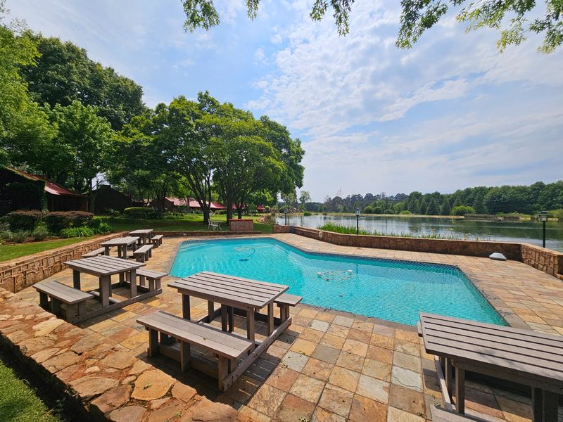 Income Earning, Gorgeous 1 Bedroom Chalet On The Dam - Photo 2