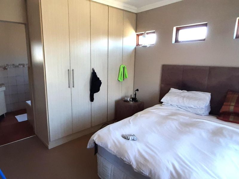 Stunning Double Story Town House in Secunda - Photo 10