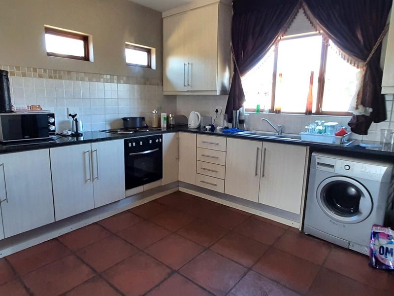 Stunning Double Story Town House in Secunda - Photo 5