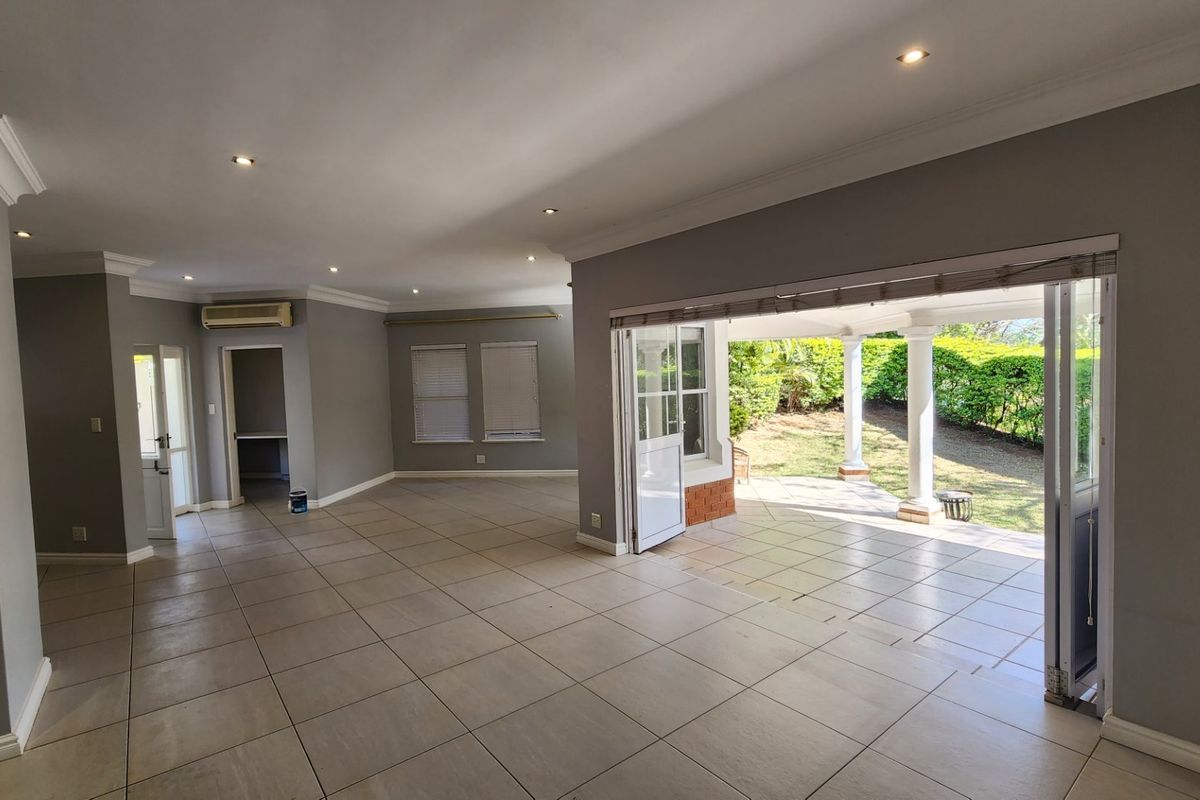 Mount Edgecombe Estate 2-  Freestanding townhouse with a private garden and loft apartment in this highly-desirable golf and lifestyle estate - excellent location with easy access to Gate 6 - Ideal for the Investment Buyer with a long term tenant in place - Photo 4