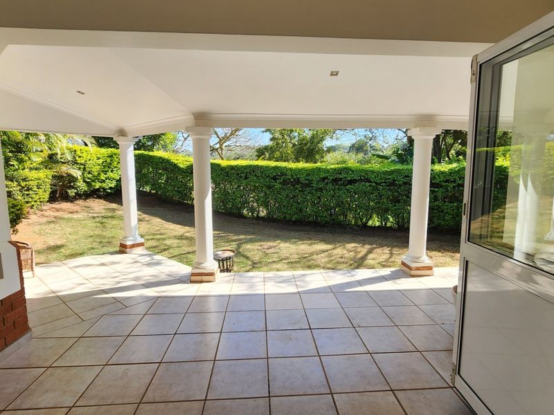 Mount Edgecombe Estate 2-  Freestanding townhouse with a private garden and loft apartment in this highly-desirable golf and lifestyle estate - excellent location with easy access to Gate 6 - Ideal for the Investment Buyer with a long term tenant in place - Photo 3