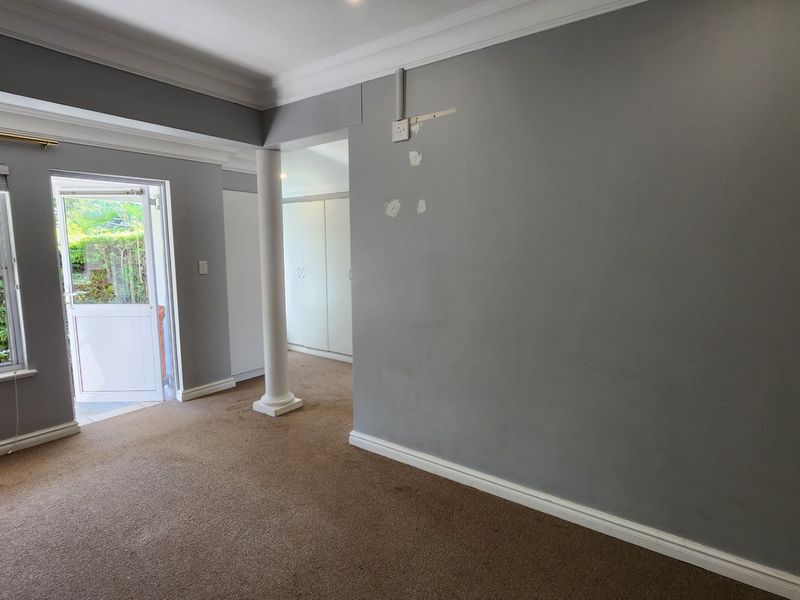 Mount Edgecombe Estate 2-  Freestanding townhouse with a private garden and loft apartment in this highly-desirable golf and lifestyle estate - excellent location with easy access to Gate 6 - Ideal for the Investment Buyer with a long term tenant in place - Photo 8