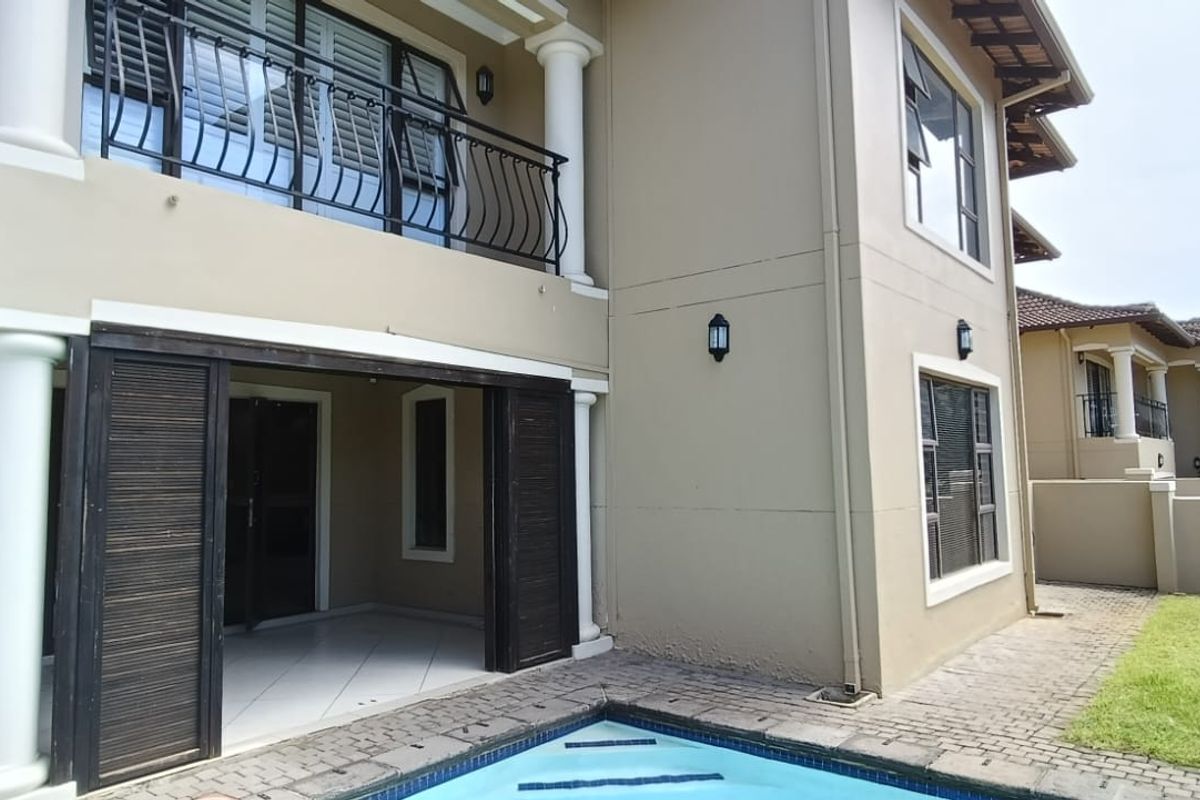 To Let in La Lucia, stunning 4 bedroom, pet friendly townhouse in coveted Gardens. - Photo 2